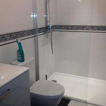 Casa de Férias Maison Renovee Proche Et Commerces, 3 Chambres, 3 Salles D'eau, Confort Moderne. - Fr-1-331-86 *